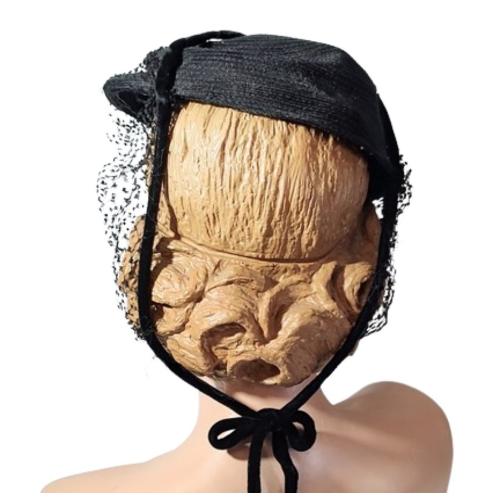 1940s Black Straw Round Tilt Hat With A Black Full Face Veil And Velvet Ties - Picture 4 of 7